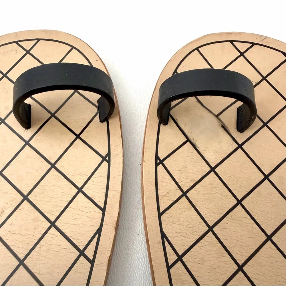 CHANEL | Chain CC Toe Ring Sandals Black Leather Flats EU 40 - Picture 11 of 16